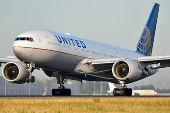 N778UA - United Airlines Boeing 777-200
