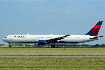 N840MH - Delta Air Lines Boeing 767-400ER