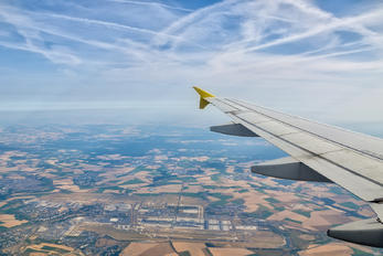 EC-KKT - Vueling Airlines Airbus A320