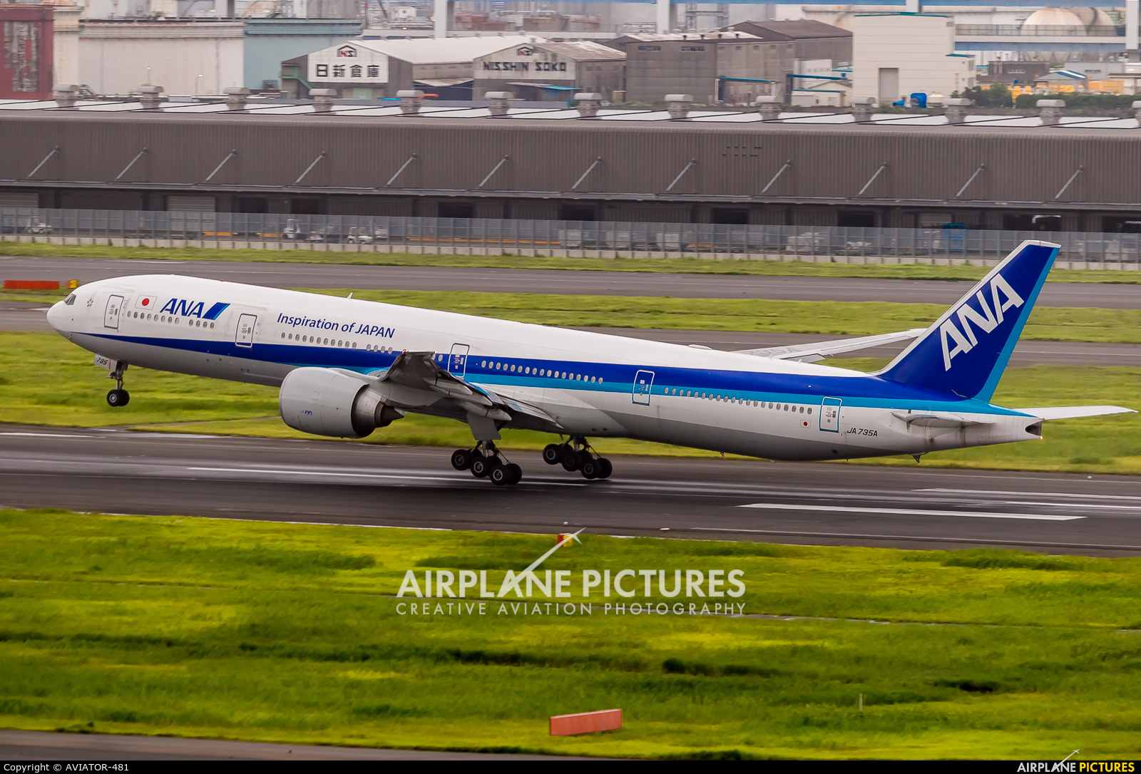 ANA - All Nippon Airways JA735A aircraft at Tokyo - Haneda Intl