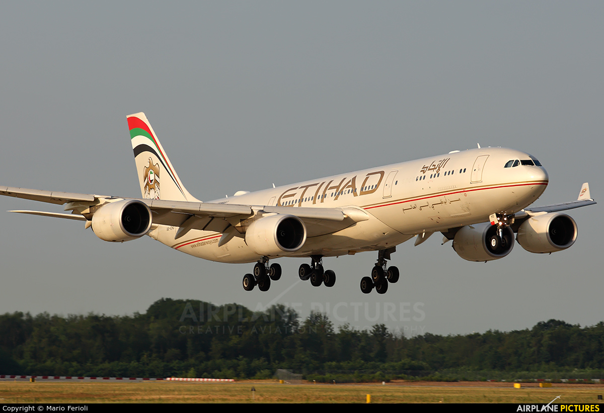 Etihad Airways A6-EHD aircraft at Milan - Malpensa
