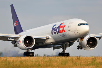 N864FD - FedEx Federal Express Boeing 777F