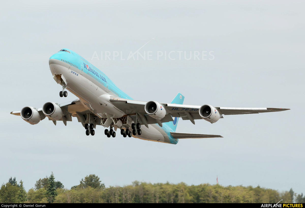 Korean Air HL7630 aircraft at Everett - Snohomish County / Paine Field