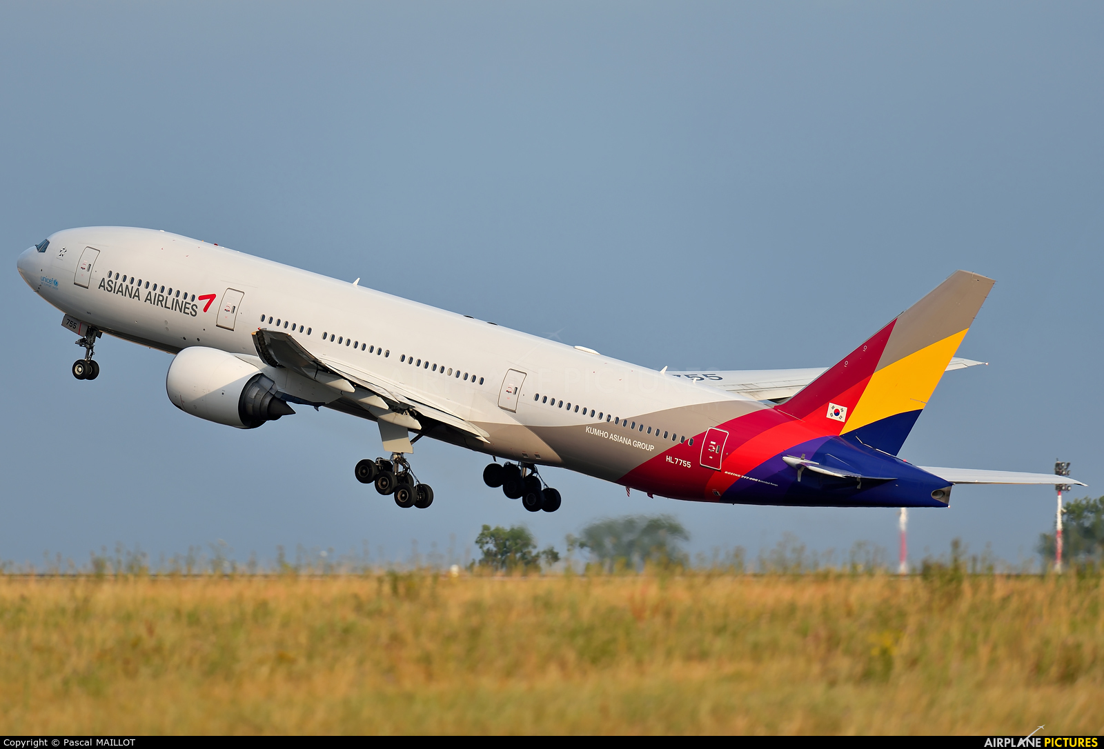 Asiana Airlines HL7755 aircraft at Paris - Charles de Gaulle