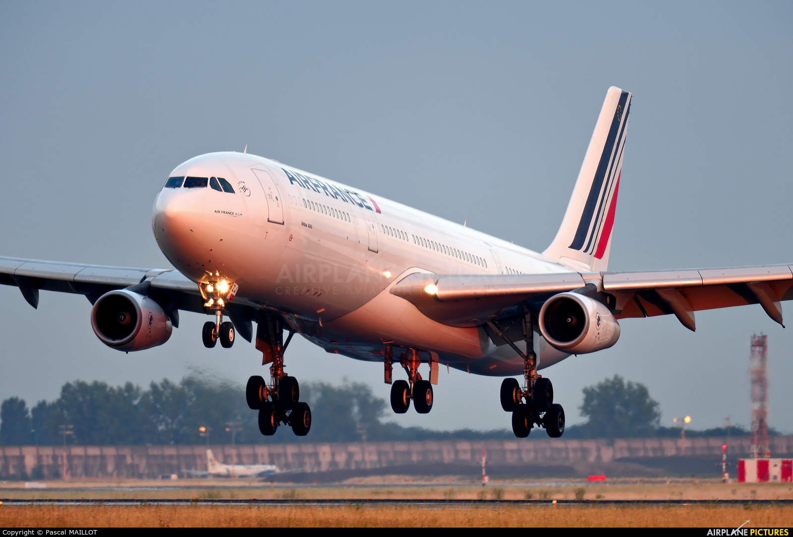 Air France F-GLZJ aircraft at Paris - Charles de Gaulle