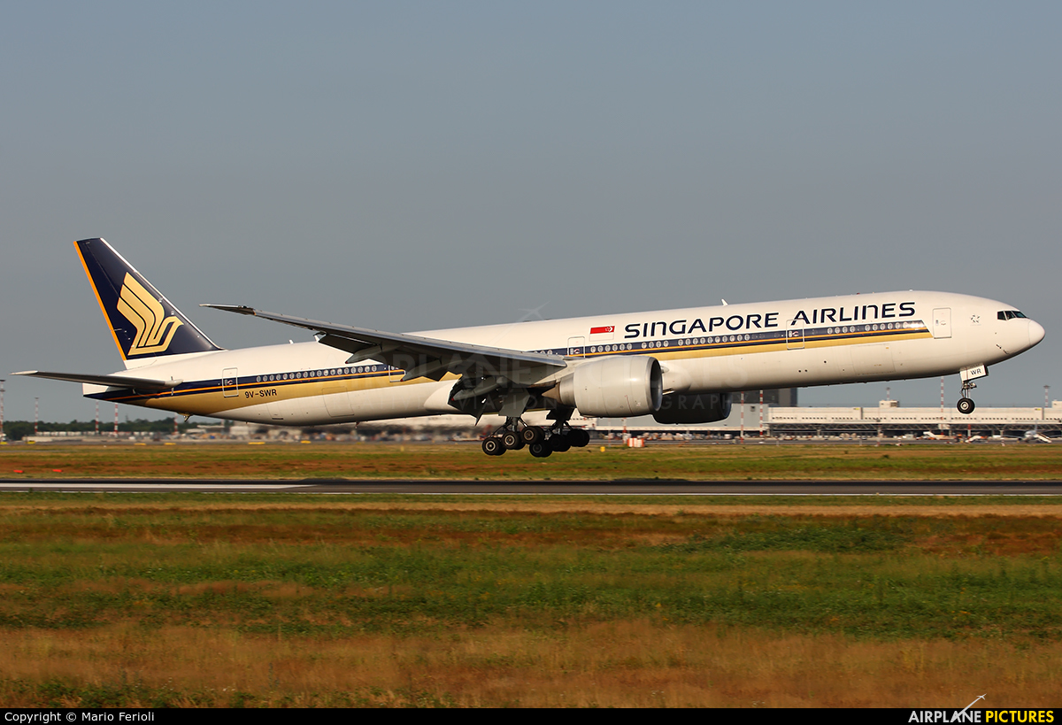 Singapore Airlines 9V-SWR aircraft at Milan - Malpensa
