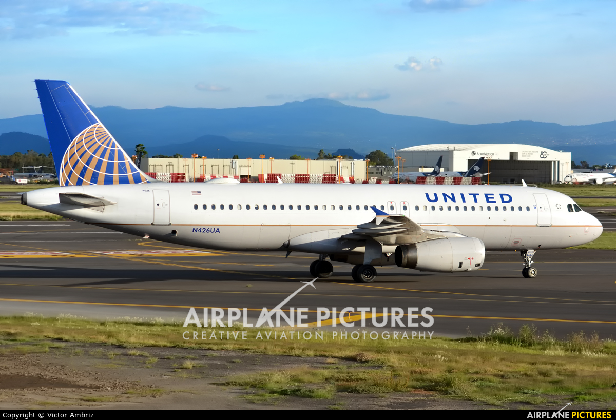 United Airlines N426UA aircraft at Mexico City - Licenciado Benito Juarez Intl