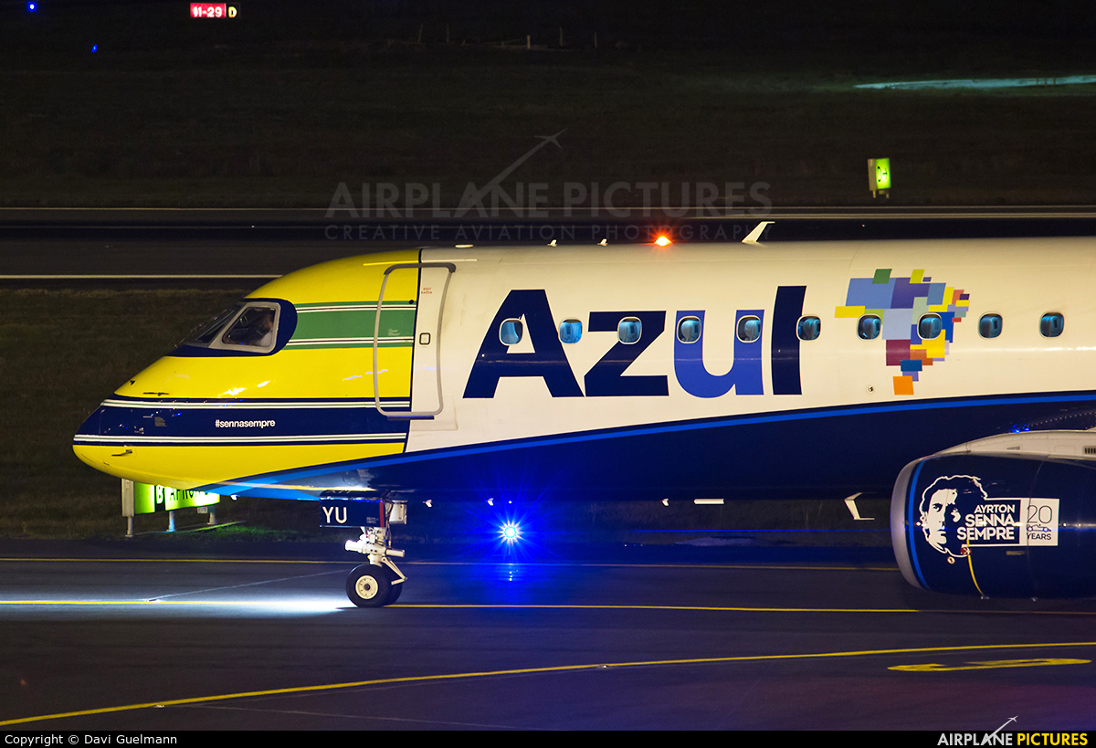 Azul Linhas Aéreas PR-AYU aircraft at Curitiba -  Afonso Pena