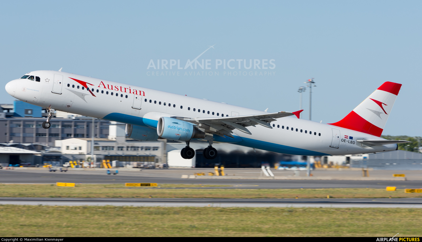 Austrian Airlines/Arrows/Tyrolean OE-LBD aircraft at Vienna - Schwechat