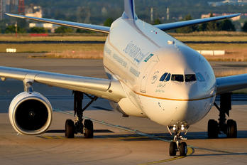 HZ-AQC - Saudi Arabian Airlines Airbus A330-300