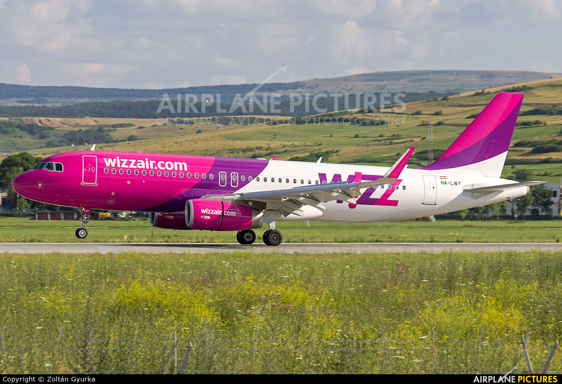 Wizz Air HA-LWY aircraft at Cluj Napoca - Someseni