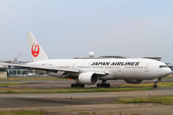 JA8985 - JAL - Japan Airlines Boeing 777-200