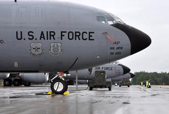 71437 - USA - Air Force AFRC Boeing KC-135R Stratotanker