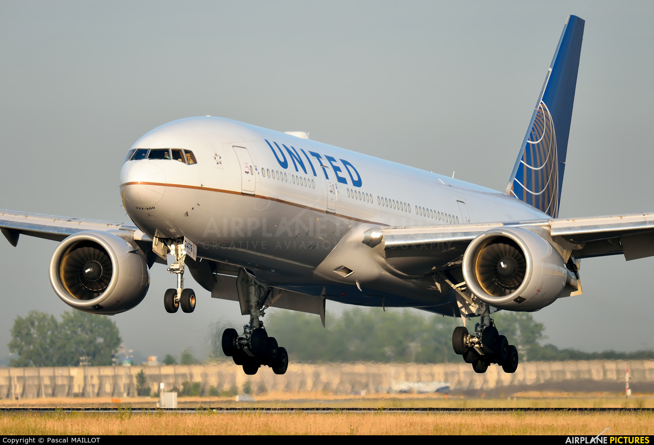United Airlines N778UA aircraft at Paris - Charles de Gaulle