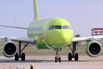 VP-BTS - S7 Airlines Airbus A319