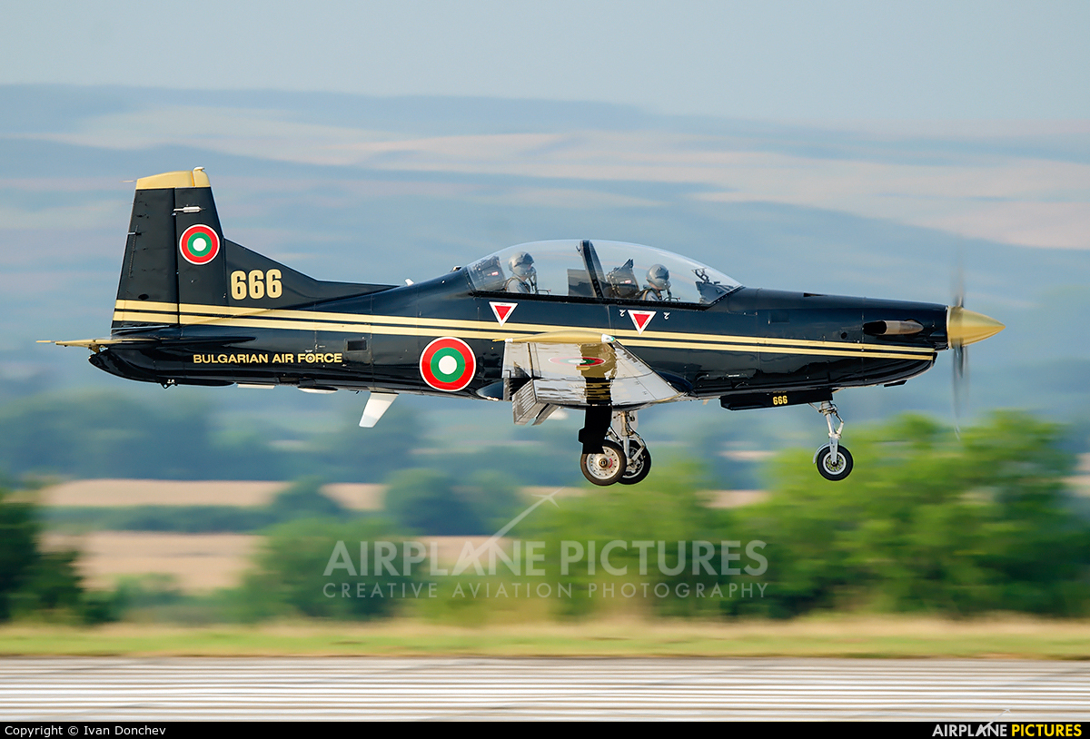 Bulgaria - Air Force 666 aircraft at Dolna Mitropolia