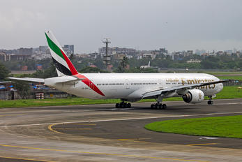 A6-EMV - Emirates Airlines Boeing 777-300