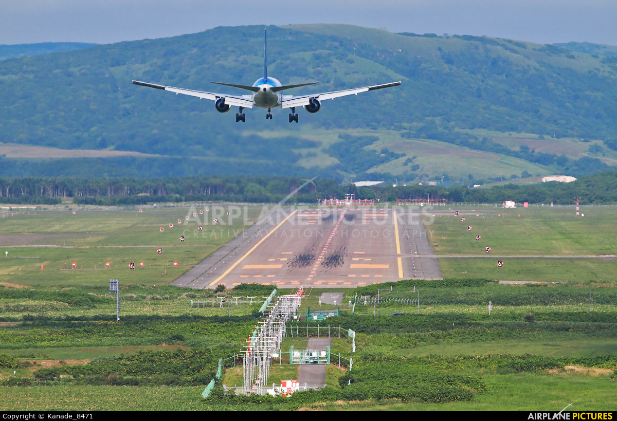 - Airport Overview - aircraft at Wakkanai 