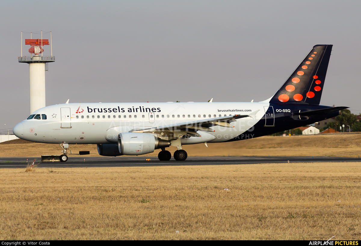 Brussels Airlines OO-SSQ aircraft at Lisbon