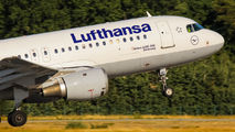 D-AIQU - Lufthansa Airbus A320 aircraft