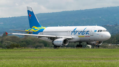 P4-AAA - Aruba Airlines Airbus A320