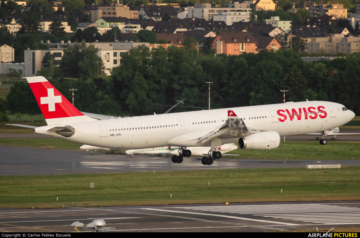 Swiss HB-JHL aircraft at Zurich