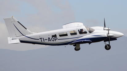 TI-AOP - Private Piper PA-34 Seneca