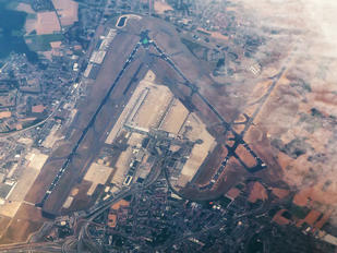 - - United Airlines - Airport Overview - Overall View