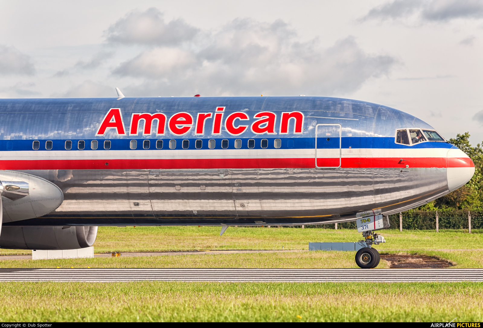American Airlines N371AA aircraft at Dublin
