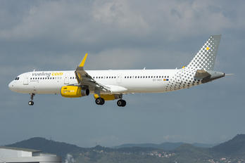EC-MGY - Vueling Airlines Airbus A321