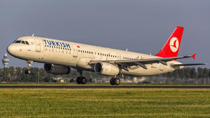 TC-JRG - Turkish Airlines Airbus A321