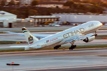 A6-LRD - Etihad Airways Boeing 777-200LR