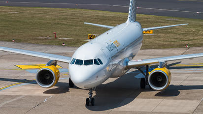 EC-LVP - Vueling Airlines Airbus A320