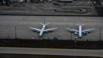 - - Lufthansa Airbus A340-600