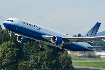 N655UA - United Airlines Boeing 767-300ER