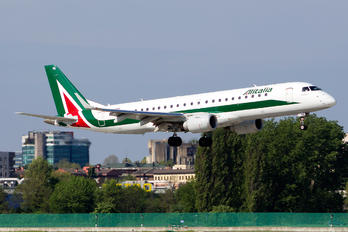 EI-RNE - Alitalia Embraer ERJ-190 (190-100)