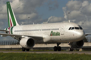 EI-DTJ - Alitalia Airbus A320