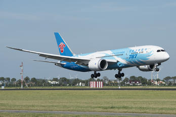 B-2737 - China Southern Airlines Boeing 787-8 Dreamliner
