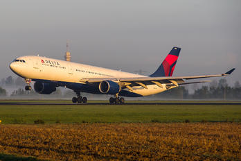N856NW - Delta Air Lines Airbus A330-200