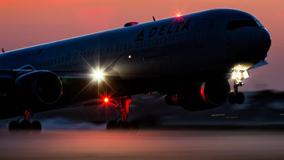 N169DZ - Delta Air Lines Boeing 767-300