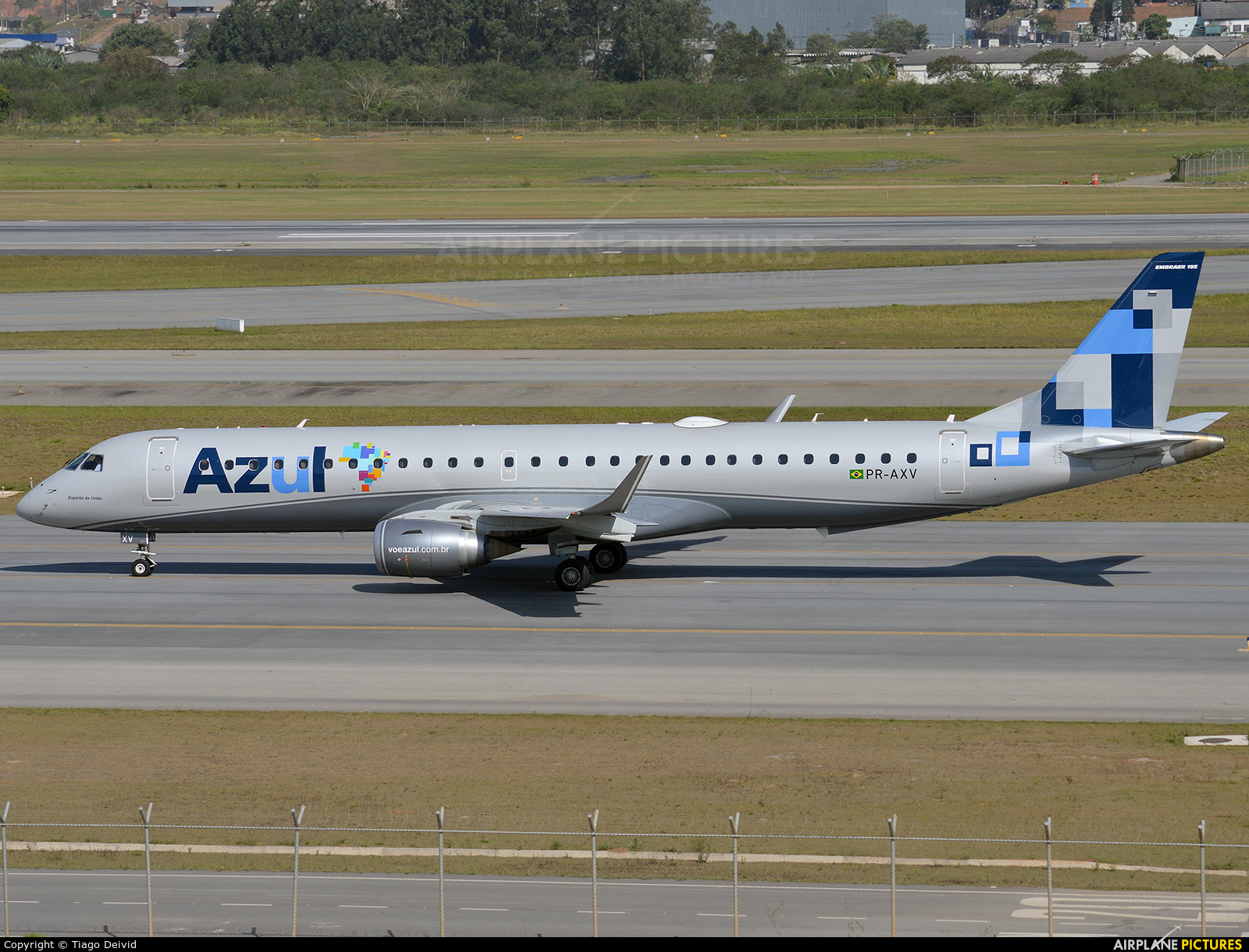 Azul Linhas Aéreas PR-AXV aircraft at São Paulo - Guarulhos