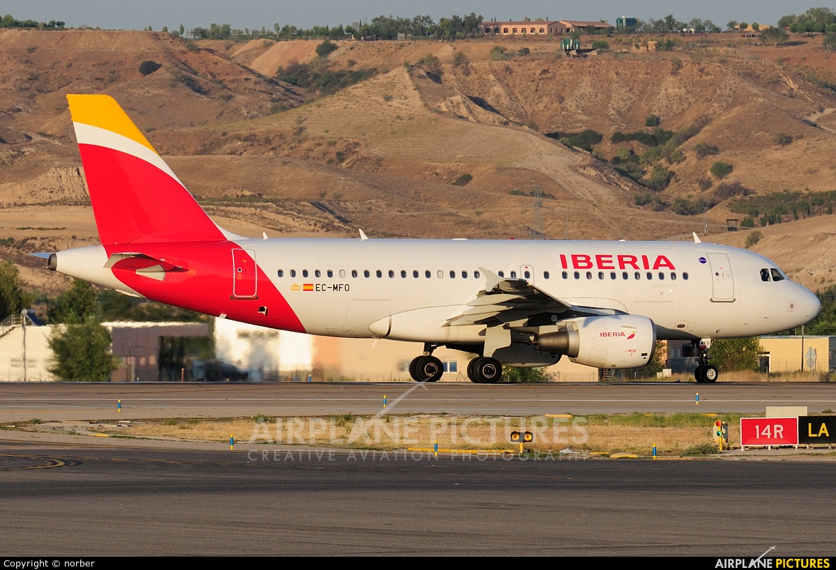 Iberia EC-MFO aircraft at Madrid - Barajas