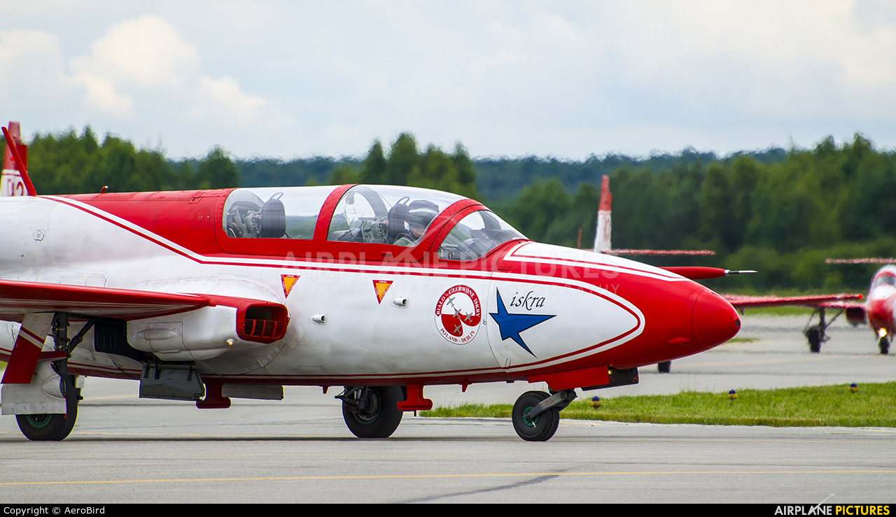 Poland - Air Force: White & Red Iskras 3H-2011 aircraft at Dęblin