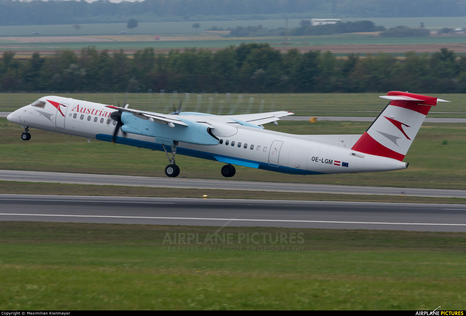 Austrian Airlines/Arrows/Tyrolean OE-LGM aircraft at Vienna - Schwechat