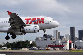 PT-TMC - TAM Airbus A319