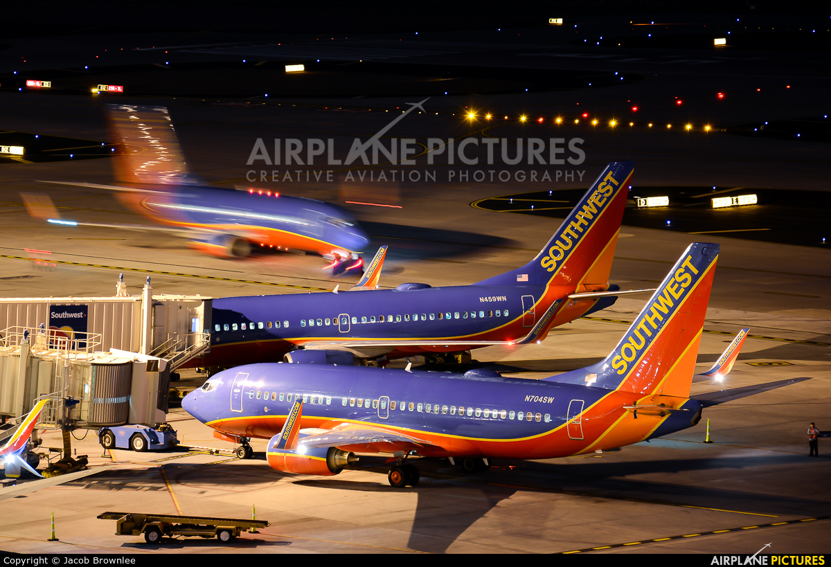 - Airport Overview - aircraft at Phoenix - Sky Harbor Intl