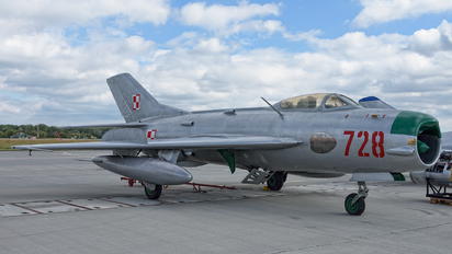 728 - Poland - Air Force Mikoyan-Gurevich MiG-19P