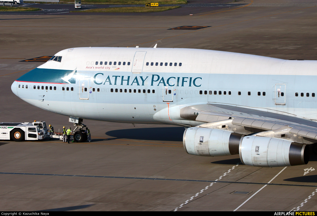 Cathay Pacific B-HUB aircraft at Tokyo - Haneda Intl