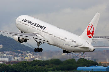 JA836 - JAL - Japan Airlines Boeing 767-300