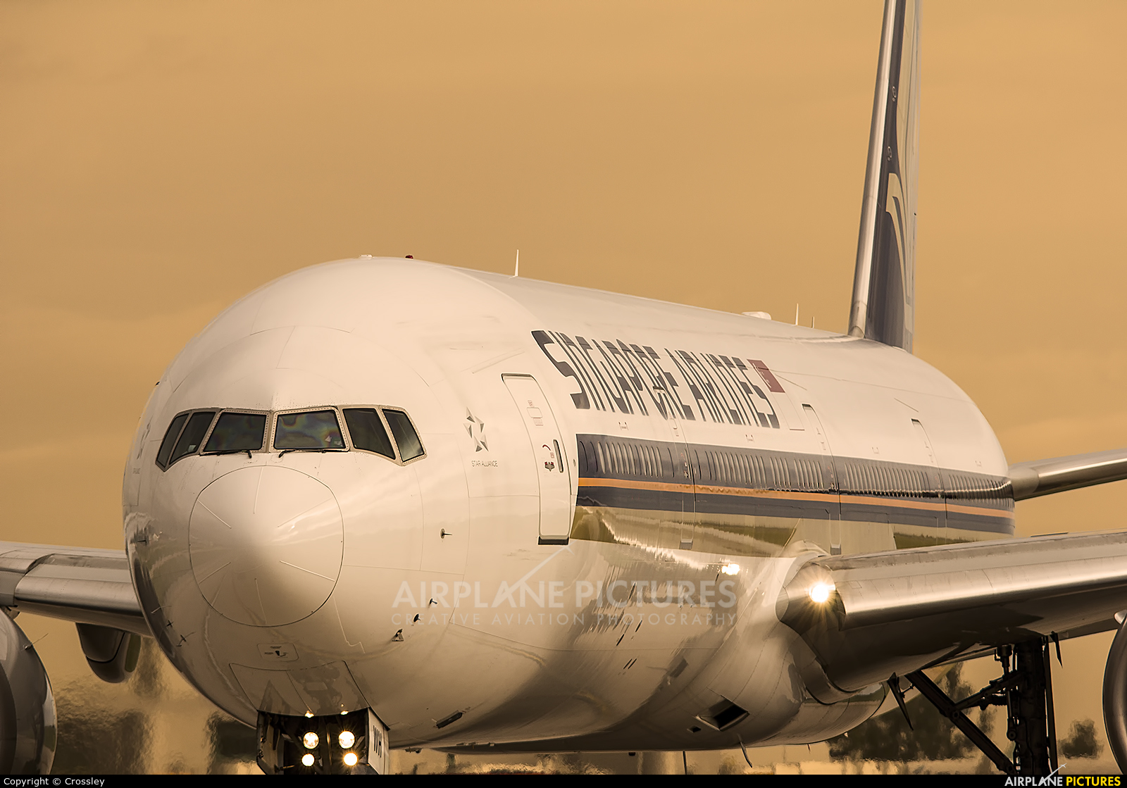 Singapore Airlines 9V-SWH aircraft at Manchester